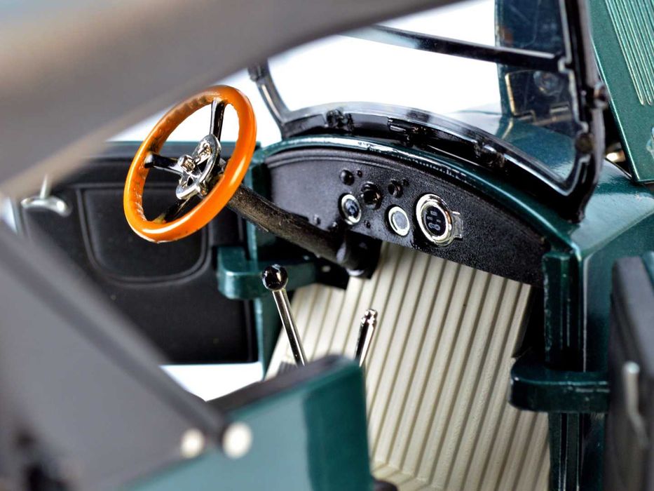 Колекційна модель Signature Models 1920 Cleveland Roadster (1:18), зелена