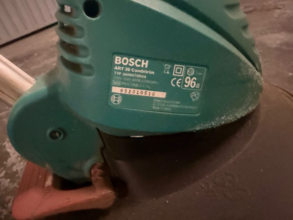 Aparador de Relva Bosch ART 30 Combitrim