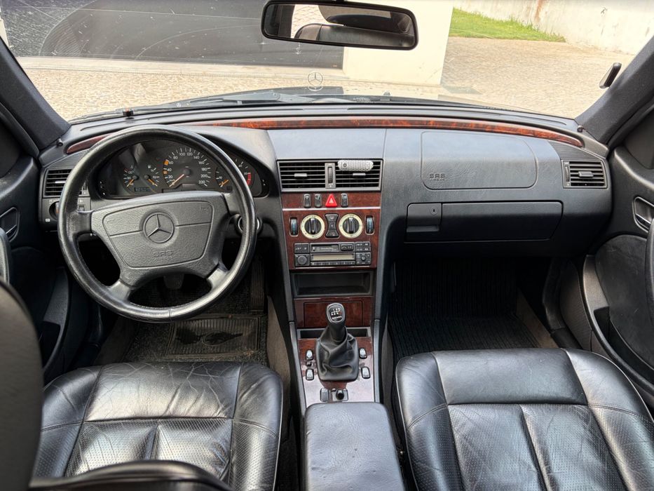 Mercedes-Benz C 250 — fotografia 12