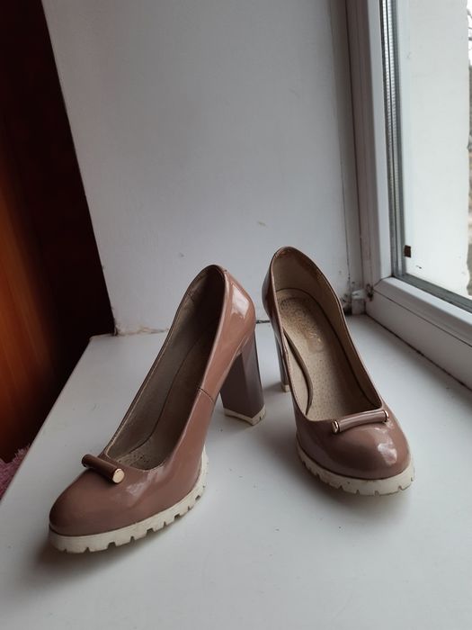 Туфлі жіночі , туфлі лакові