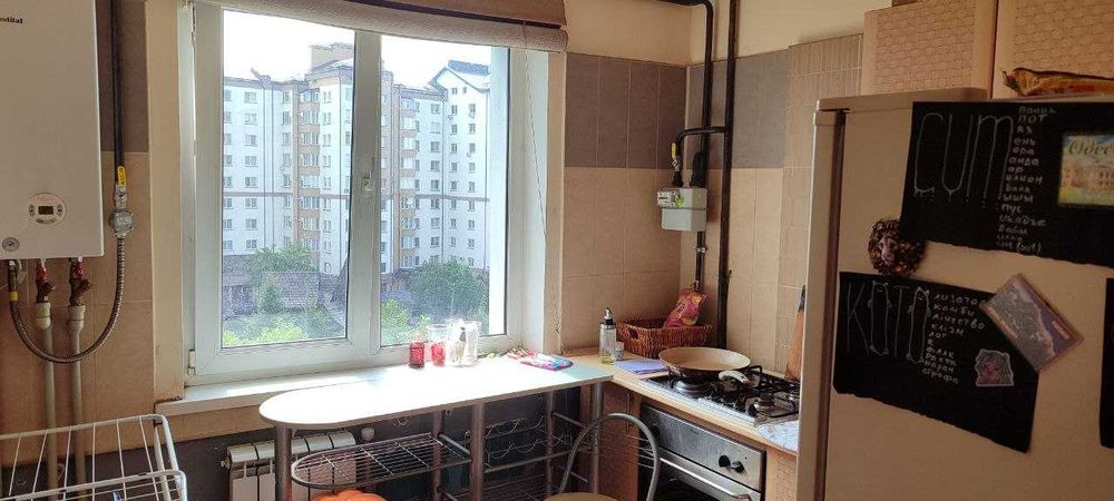 Підселення в окрему кімнату для хлопця, вул. Целевича