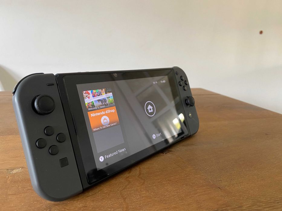 Nintendo Switch (LCD 2019) + 3 jogos + acessórios + caixa