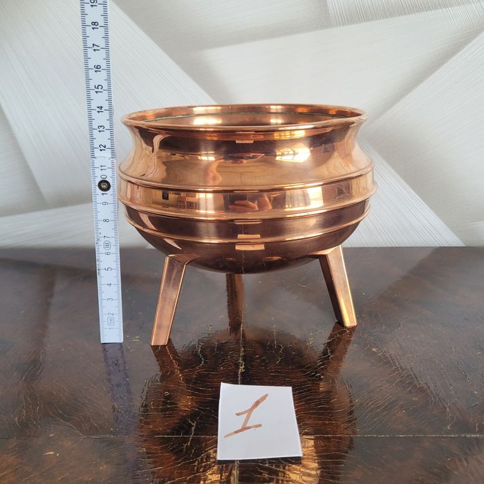 Вінтажні мідні кашпо. Європа.