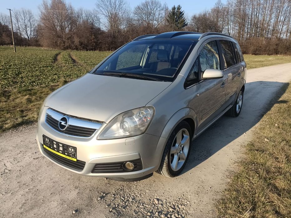 Opel Zafira bogate wyposażenie