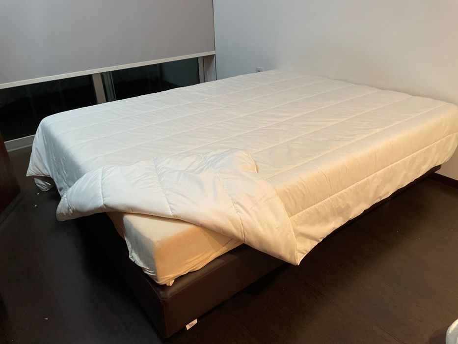 Sumier de casal. Ótimo estado