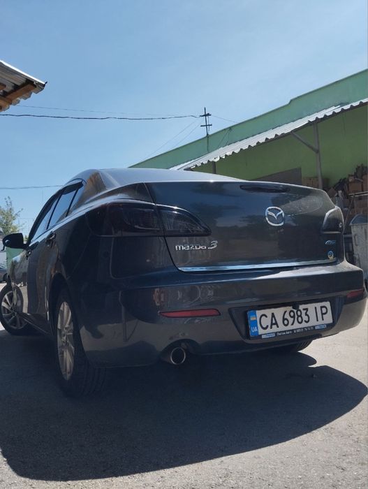 Автомобіль мазда