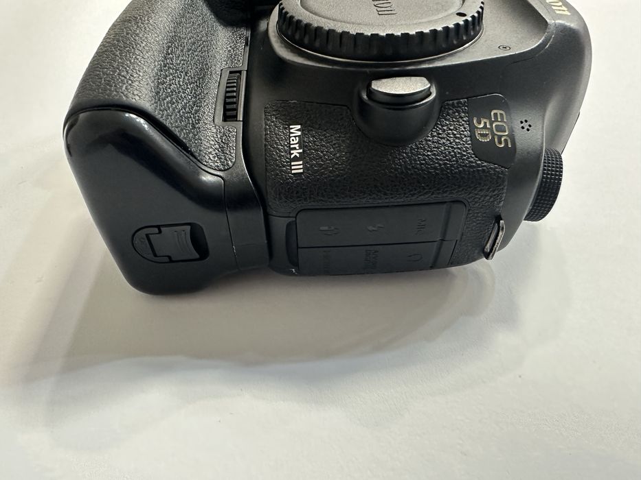 Canon 5D Mark III + Battery Grip