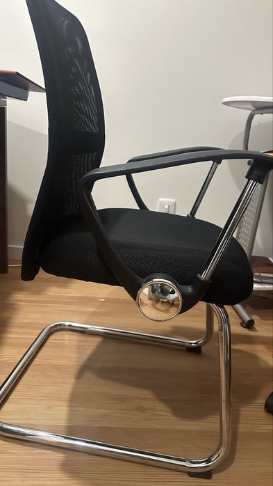 4 cadeiras  em muito bom estado