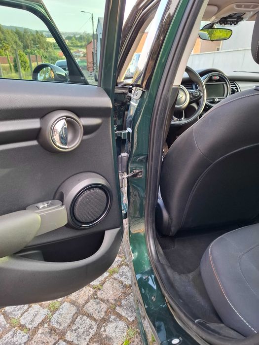 MINI 5 Portas Cooper D Apenas 121 Mil kms de 2017