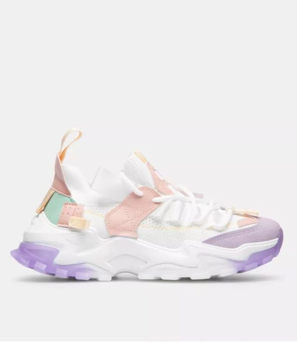 Nowe piękne buty sportowe