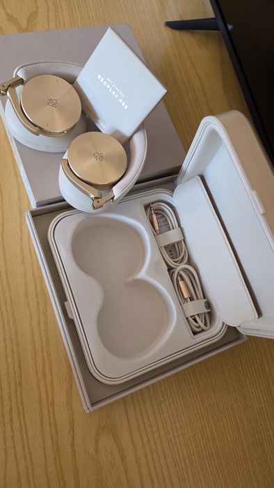 Fones Bang & Olufsen Beoplay H95