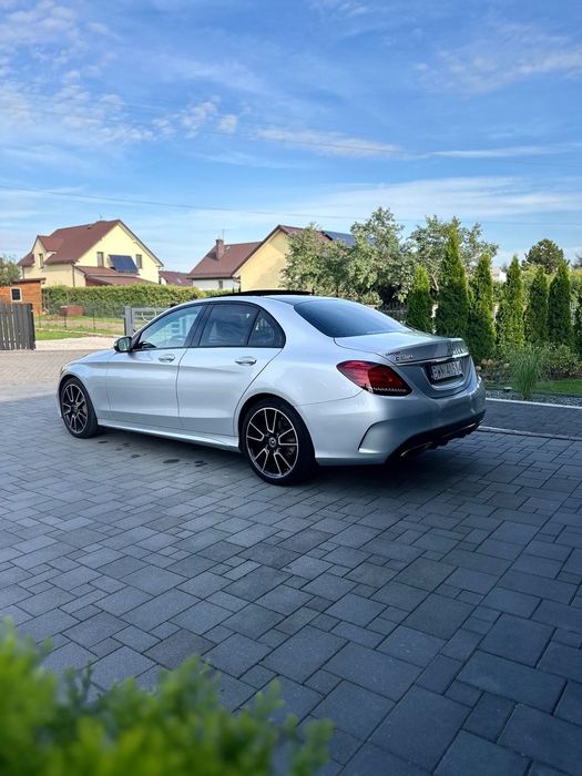 Mercedes-Benz Klasa C 300 4matic pakiet Amg mocne wyposażenie