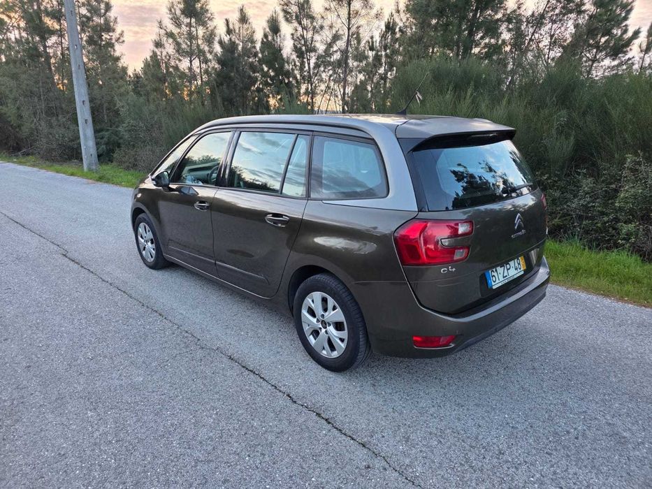 Carro de 7 lugares em ótimas condições