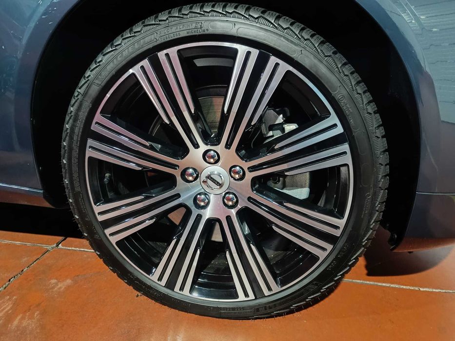 Felgi Volvo 20 Cali Wraz Z Oponami Zimowymi