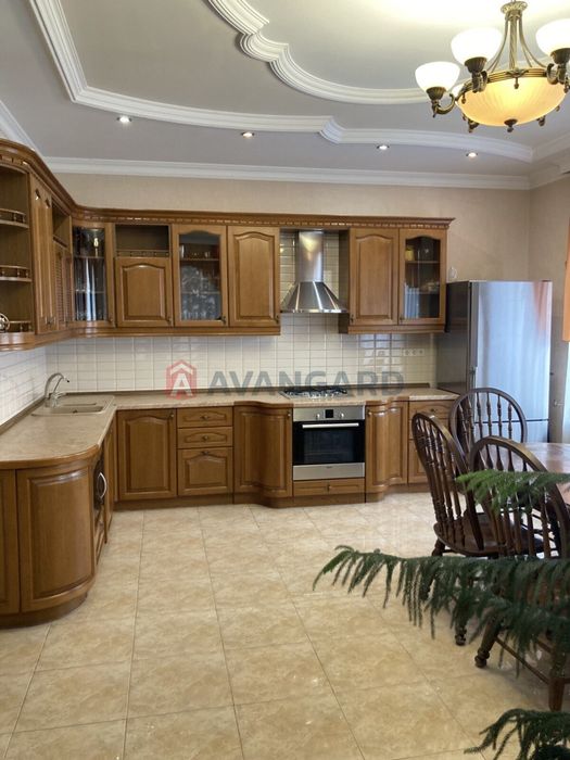 Продаж двоповерхового будинку с. Сонячне, вул. 8 Березня.