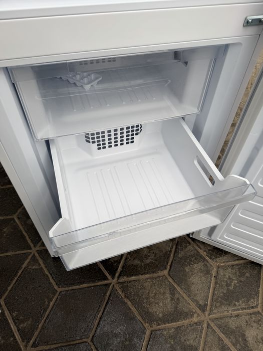 Холодильник сухоі заморозки Blomberg KNM4760N