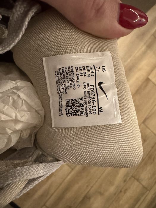 Нові жіночі кросівки Nike V2K Runtekk