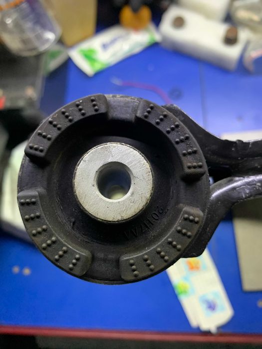 Рычаг передней подвески (подкова) Tesla Model S верхний правый