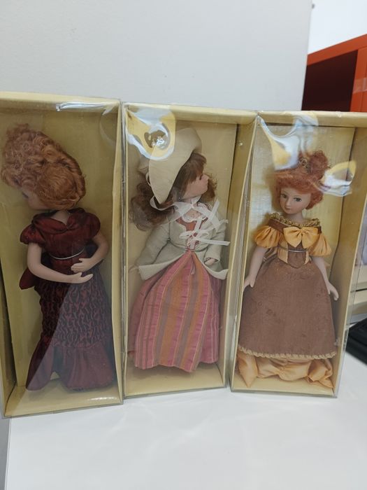 Bonecas de porcelana