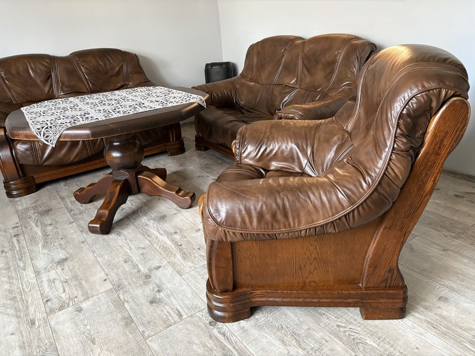 Komplet wypoczynkowy skórzany brazowy + stol drewniany