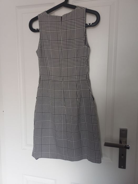 Elegancka_sukienka_krata