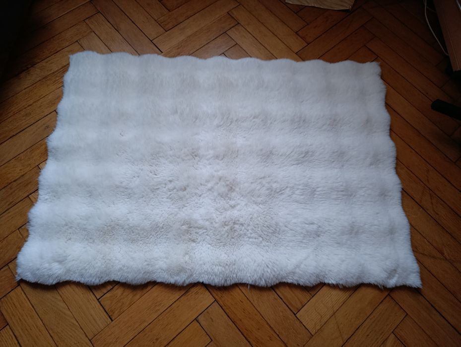 Пухнастий килим штучний кролик