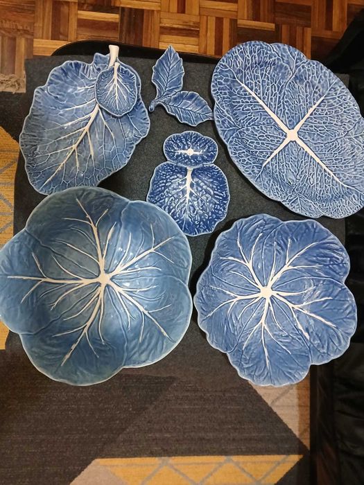 A Arte de Serviço de mesa com Relevo - BORDALLO PINHEIRO