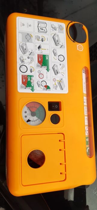 Kompresor samochodowy do pompowania opon zestaw naprawczy