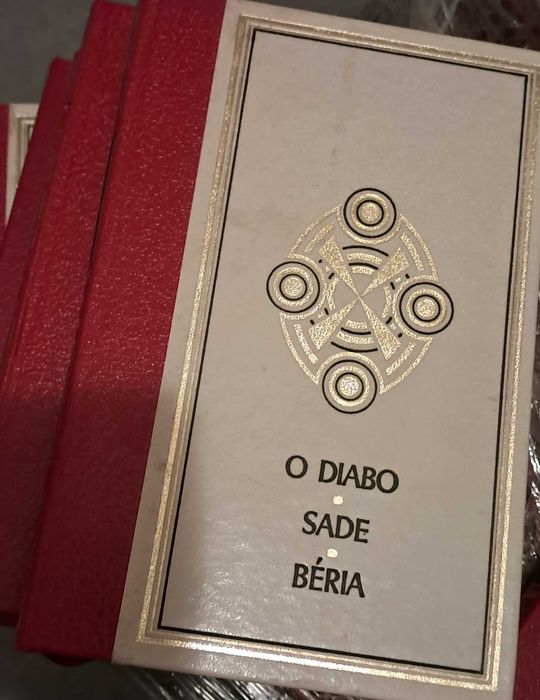 Colecção de 7  livros antigos " Os malditos"