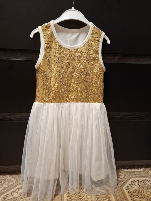 Плаття на дівчинку