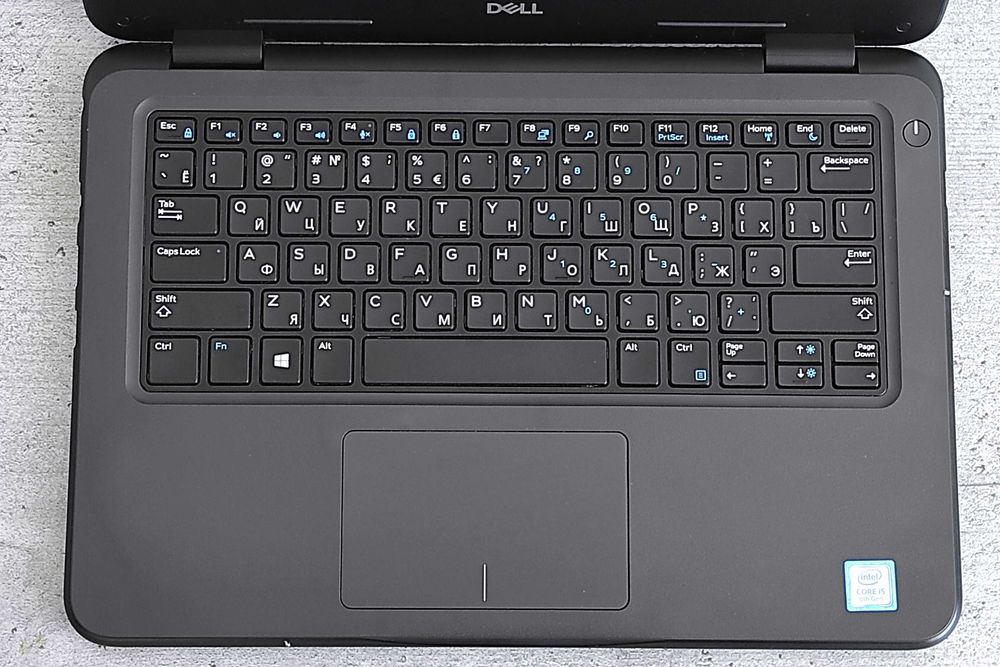 Ноутбук Dell (13,3", Core i5-8250U, 8/256ГБ SSD, 8 годин) Протиударний