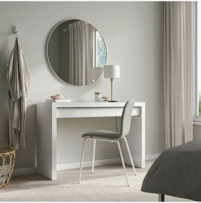 Piękna i nowoczesna  Toaletka