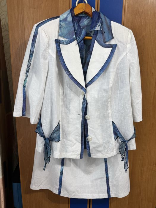 Жіночий костюм фабрики « Леся»