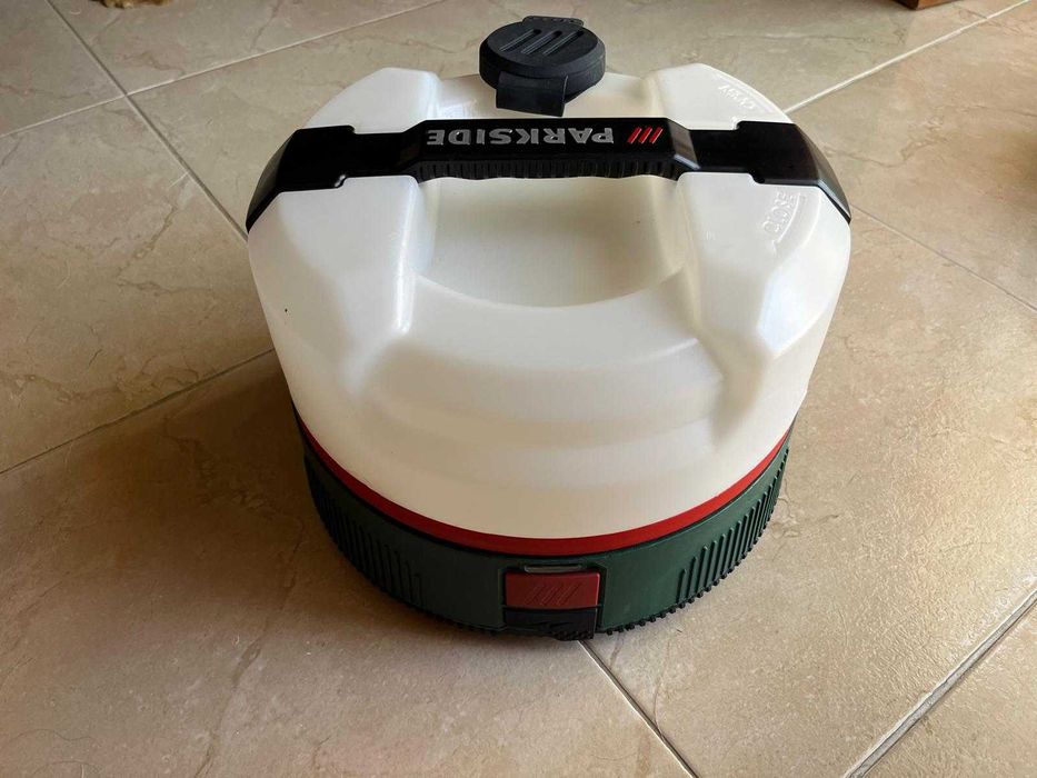 Vendo máquina de pressão portátil ideal para pequenas limpezas