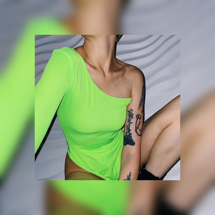 Неоновий боді PrettyLittleThing