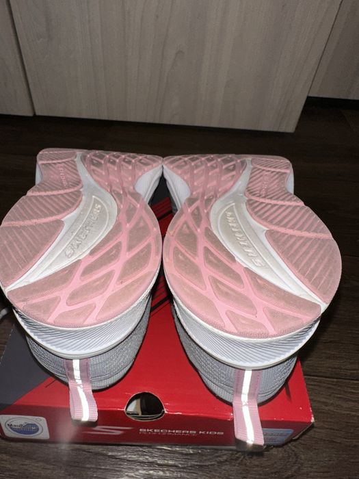 Кросівки Skechers для дівчинки р. 37
