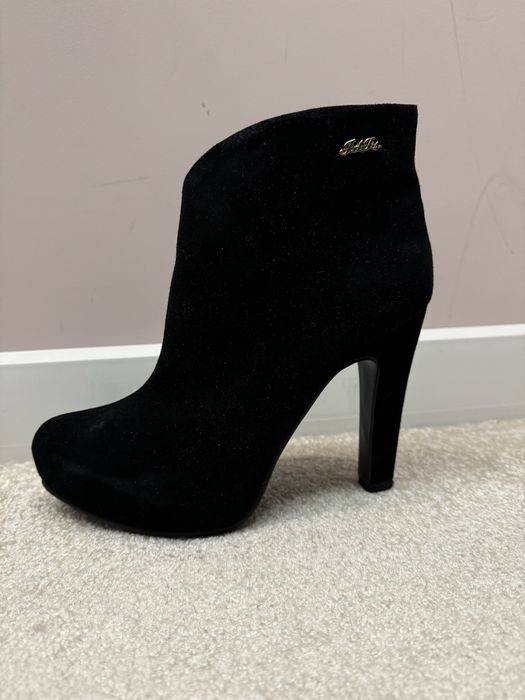 Ботільйони чорні