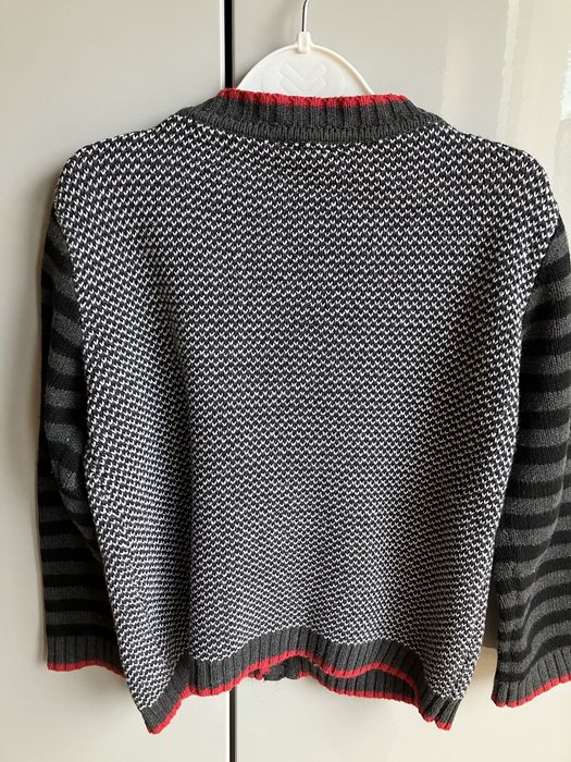 Czarno szaro czerwony Sweterek zapinany 110