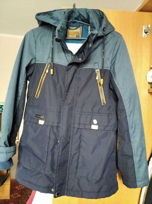 Демісезонна куртка для хлопця розмір 42 (10-12 років)