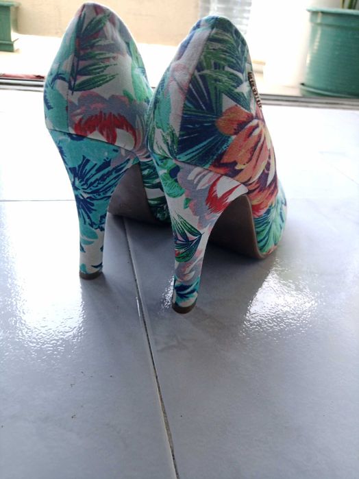 Sapatos de Salto Alto - NOVOS