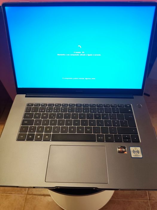 Portátil Huawei D15 Ryzen5 8gb RAM Grafica AMD radeon Gfx 1 gb