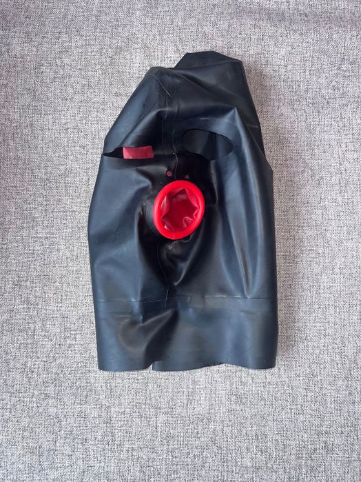 994/ Przebranie Sesja foto latex maska rurka usta oczy czarna lateks