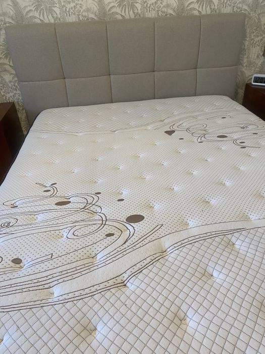Cama 140x190 com colchão de qualidade, pouquissimo utilizados.