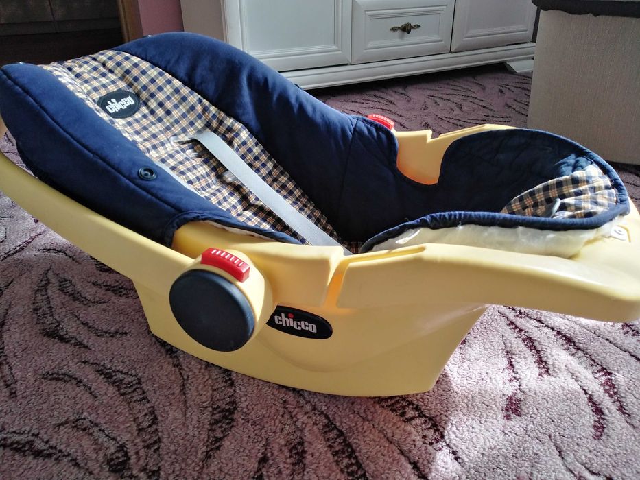 Fotelik samochodowy Chicco 0+