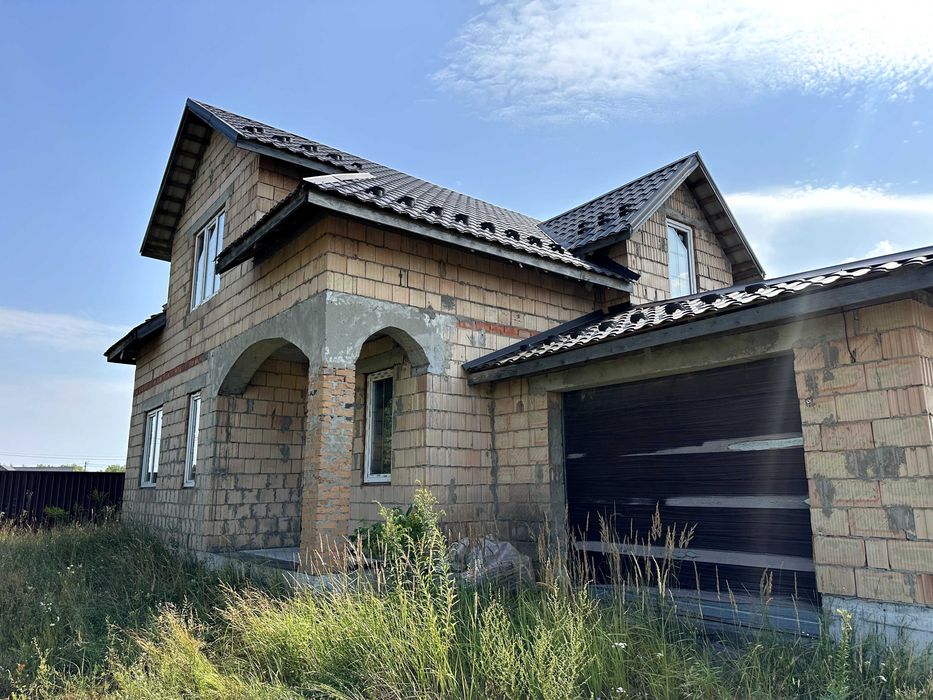 Будинок у Макарові, 212 м2, 15 соток