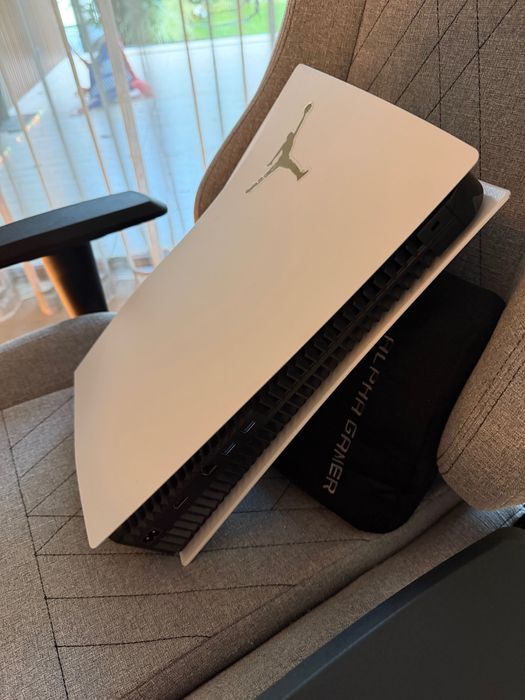 PS5 Standard Edition + Comando DualSense Preto