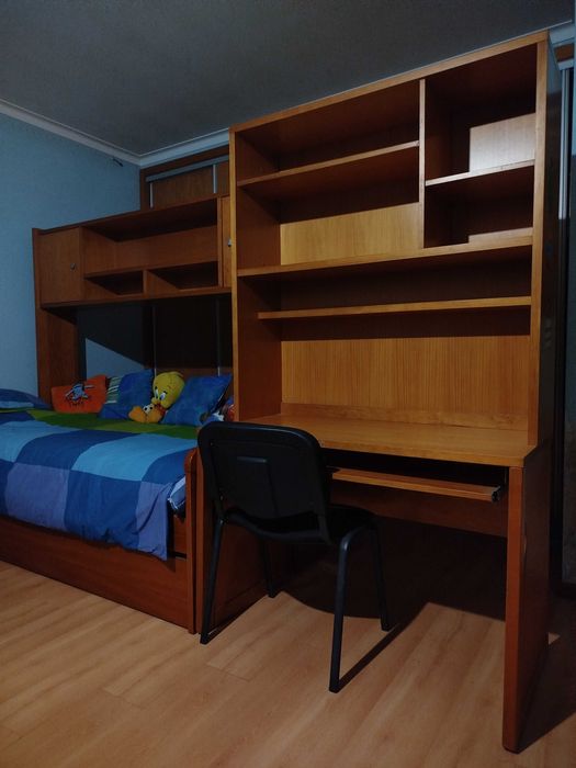 Conjunto secretária + cama para criança
