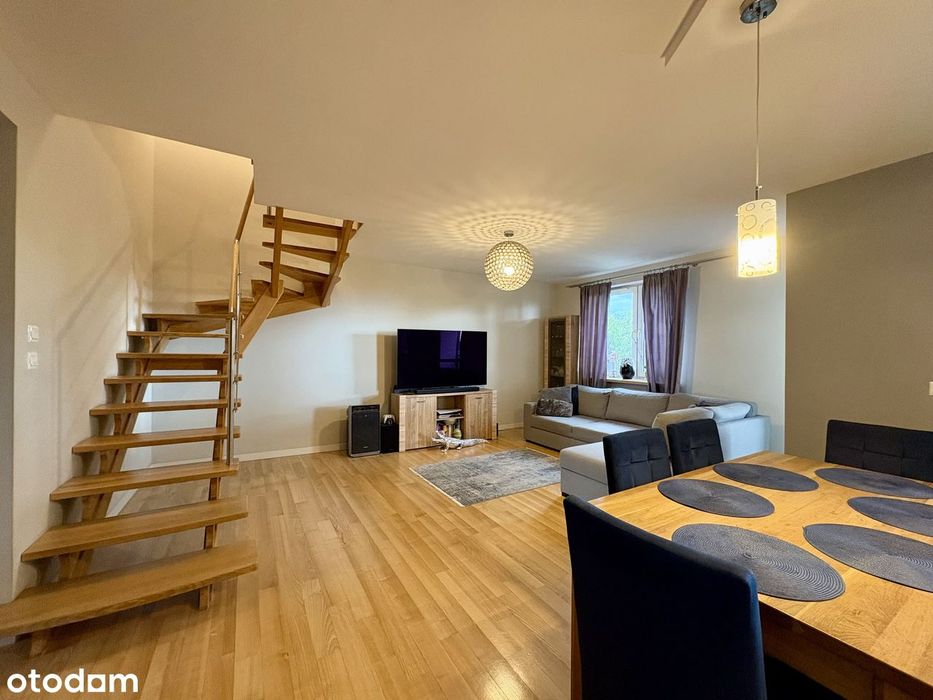 Dwupoziomowy apartament, w którym naprawdę można poczuć się jak w domu