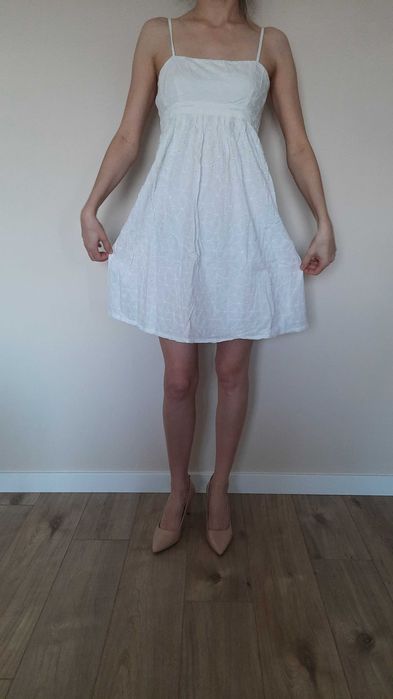 Sprzedam sukienkę białą kwiatki