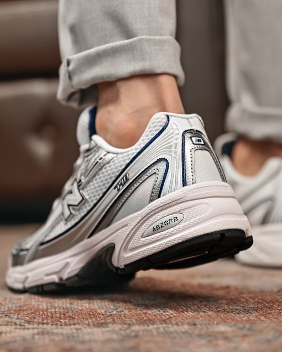 New Balance 740